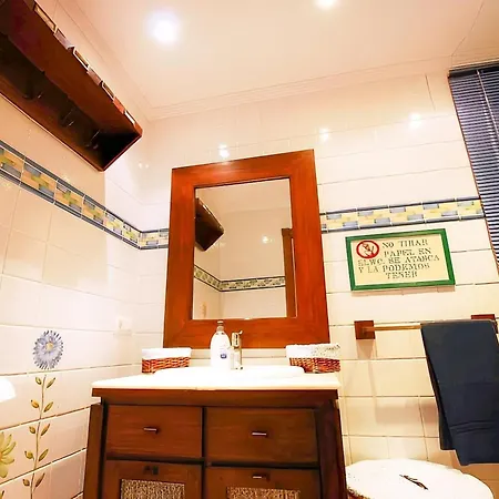 Con Piscina Privada Y Amplio Jardin En - Solo Familias Y Parejas Holiday home