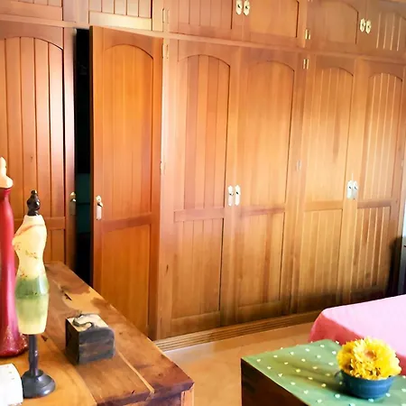 Con Piscina Privada Y Amplio Jardin En - Solo Familias Y Parejas *