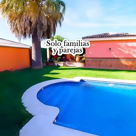 Con Piscina Privada Y Amplio Jardin En - Solo Familias Y Parejas Holiday home *